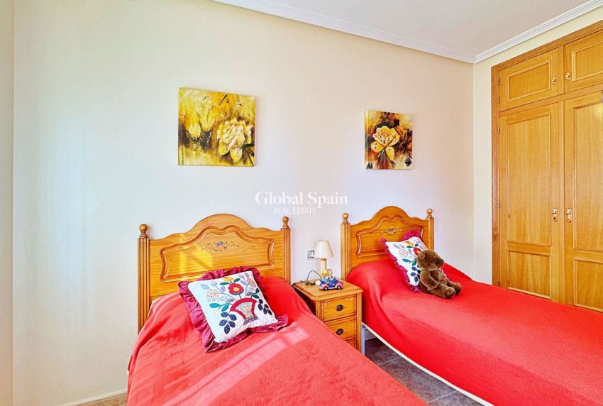 Resale - HOUSE -
ORIHUELA COSTA - Costa Blanca