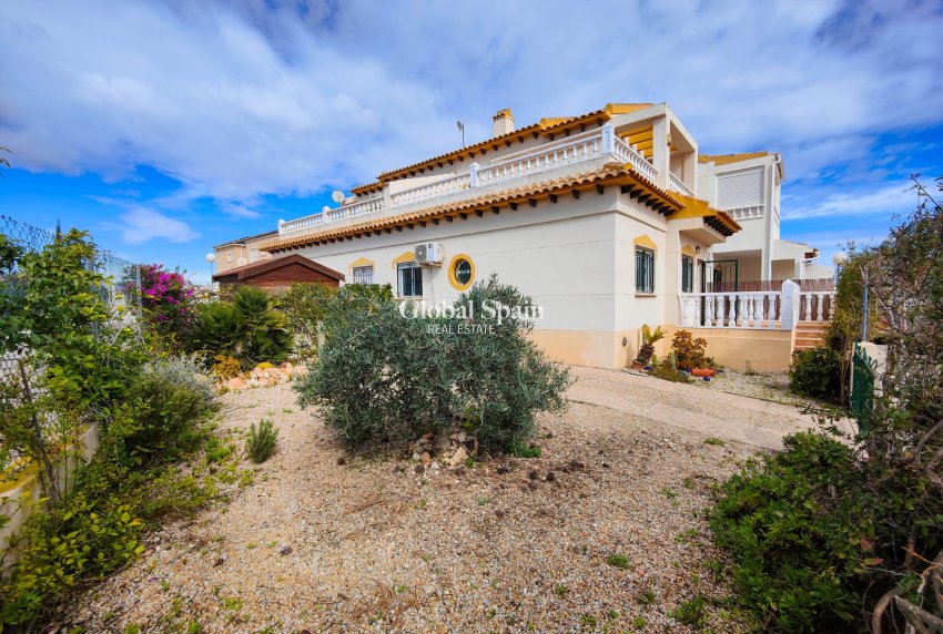 Resale - HOUSE -
ORIHUELA COSTA - Costa Blanca