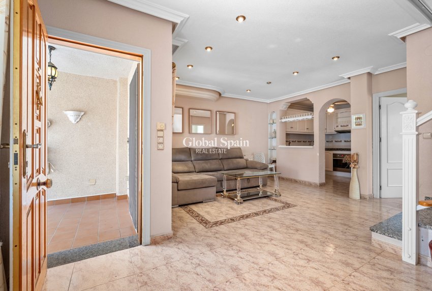 Resale - HOUSE -
ORIHUELA COSTA - Costa Blanca