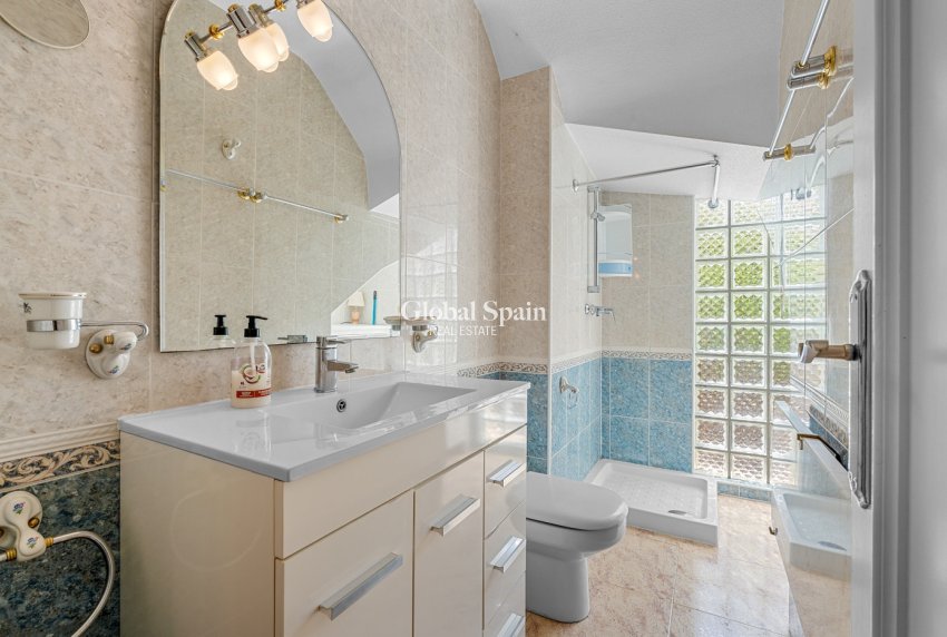 Resale - HOUSE -
ORIHUELA COSTA - Costa Blanca