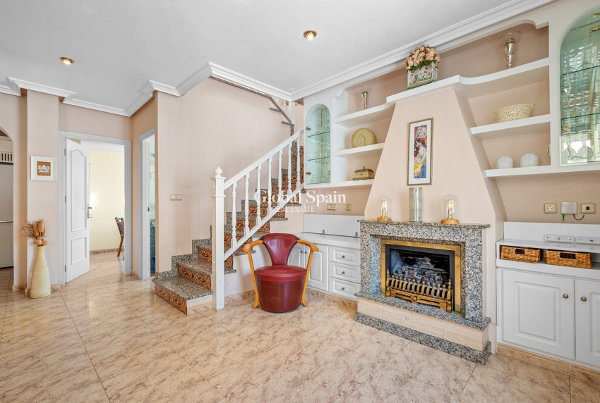 Resale - HOUSE -
ORIHUELA COSTA - Costa Blanca