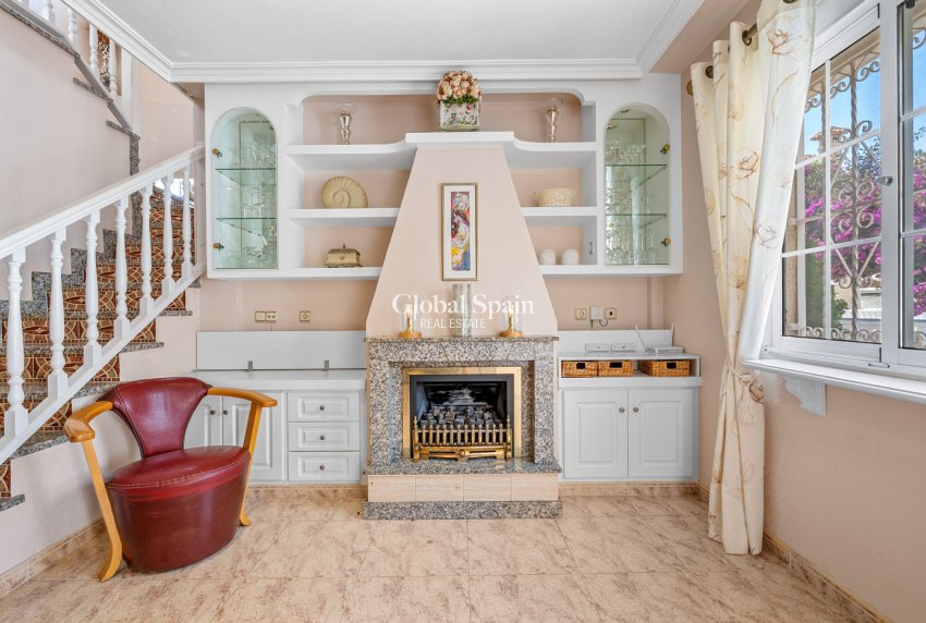 Resale - HOUSE -
ORIHUELA COSTA - Costa Blanca