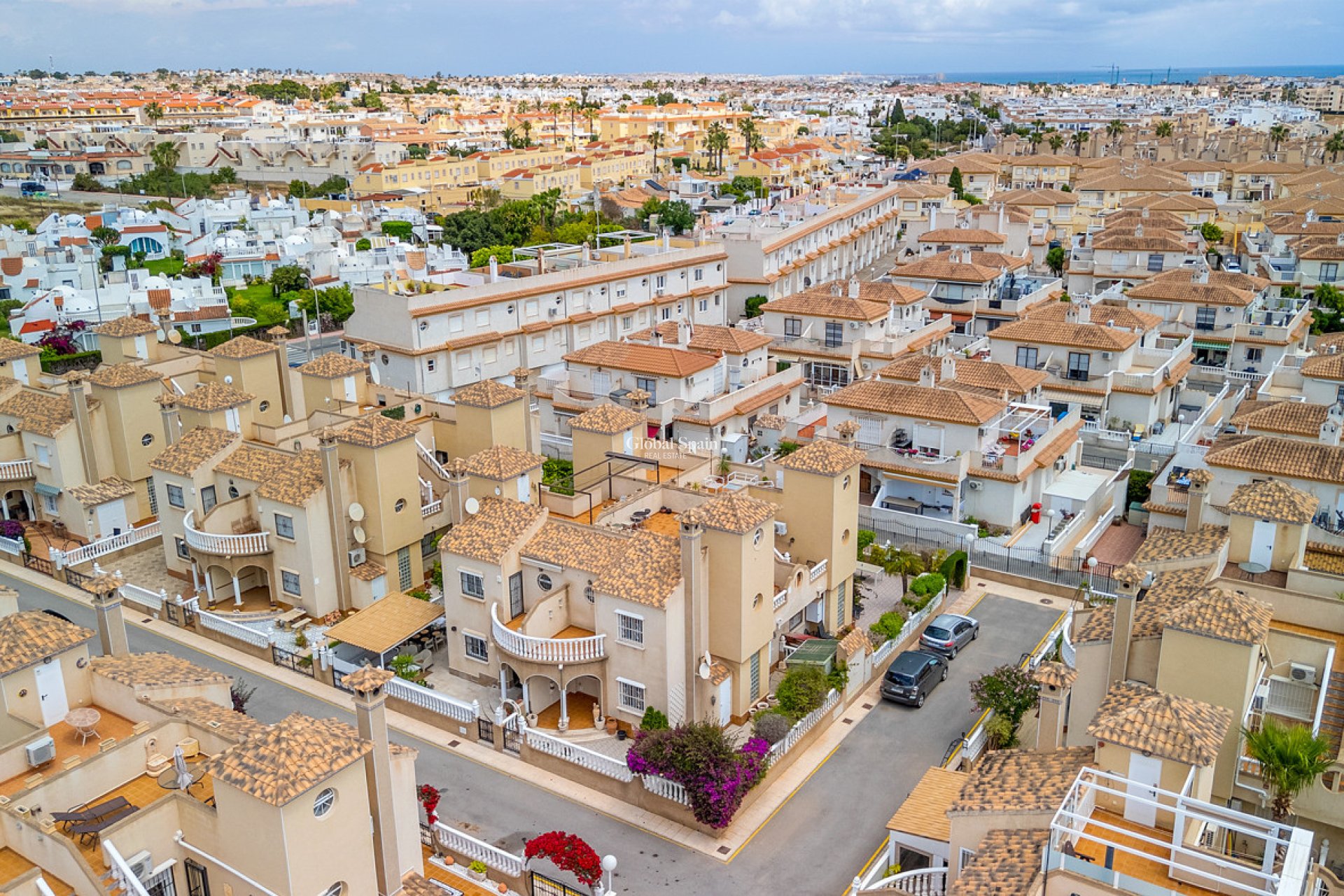 Resale - HOUSE -
ORIHUELA COSTA - Costa Blanca