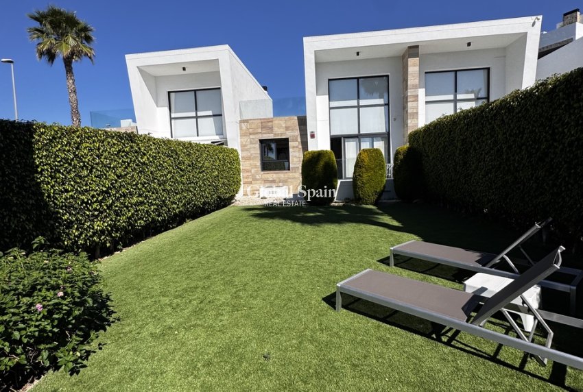 Resale - HOUSE -
ORIHUELA COSTA - Costa Blanca