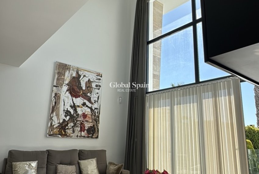 Resale - HOUSE -
ORIHUELA COSTA - Costa Blanca