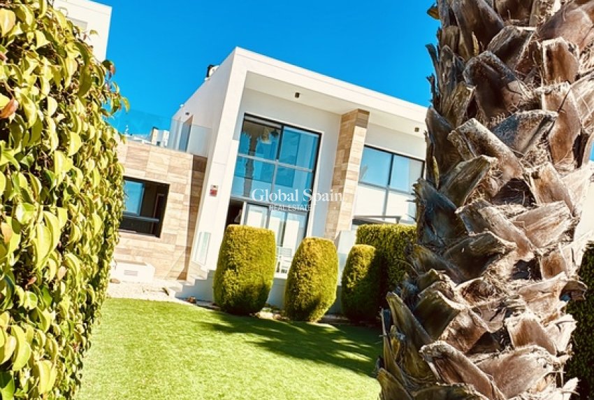 Resale - HOUSE -
ORIHUELA COSTA - Costa Blanca