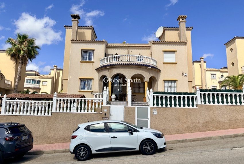 Resale - HOUSE -
ORIHUELA COSTA - Costa Blanca