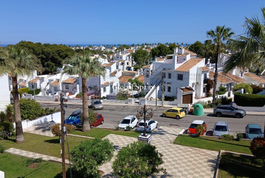 Resale - HOUSE -
ORIHUELA COSTA - Costa Blanca