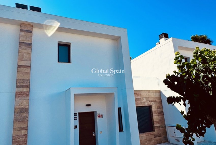Resale - HOUSE -
ORIHUELA COSTA - Costa Blanca