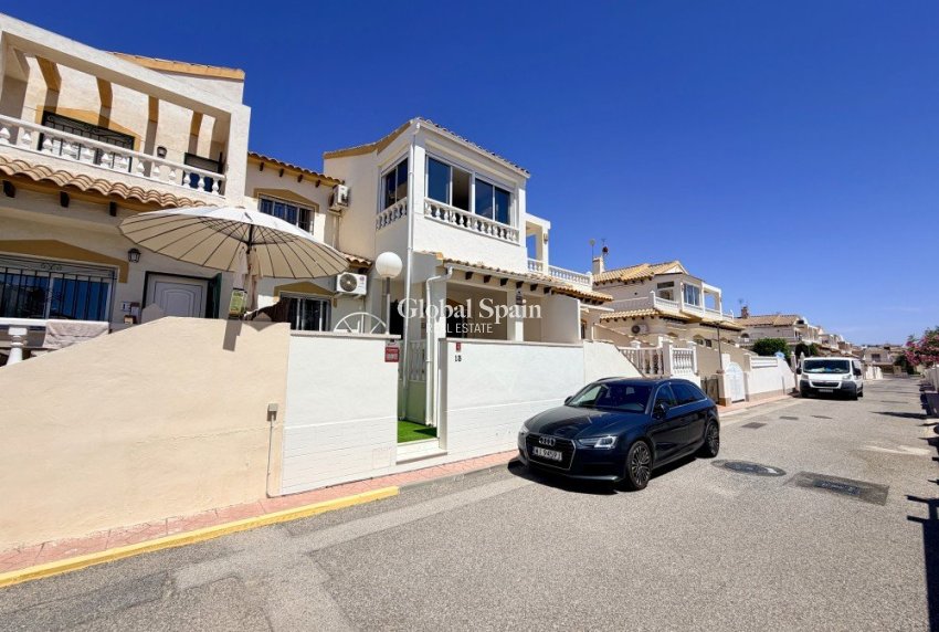 Resale - HOUSE -
ORIHUELA COSTA - Costa Blanca