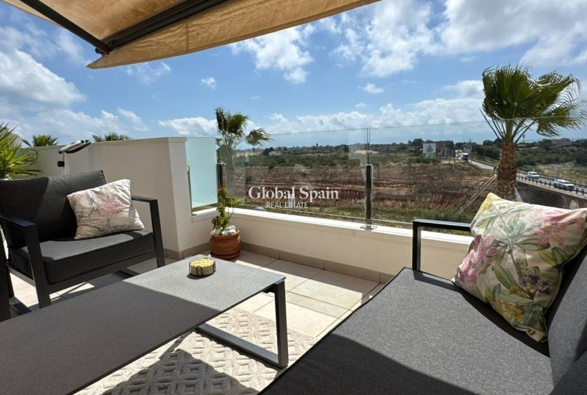 Resale - HOUSE -
ORIHUELA COSTA - Costa Blanca