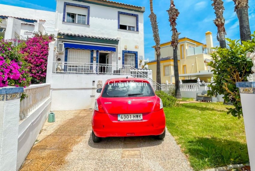 Resale - HOUSE -
ORIHUELA COSTA - Costa Blanca