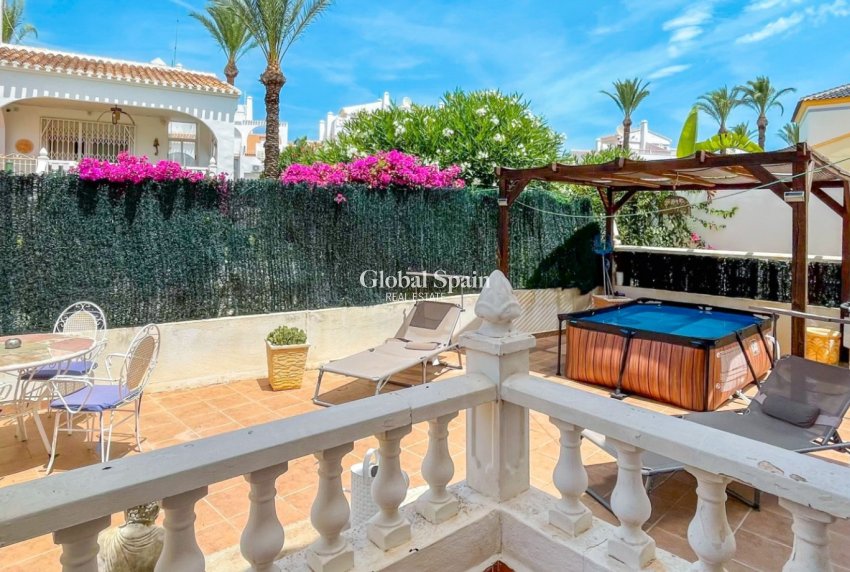 Resale - HOUSE -
ORIHUELA COSTA - Costa Blanca