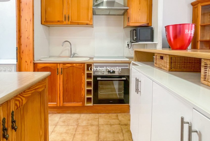 Resale - HOUSE -
ORIHUELA COSTA - Costa Blanca