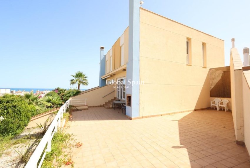 Resale - HOUSE -
ORIHUELA COSTA - Costa Blanca