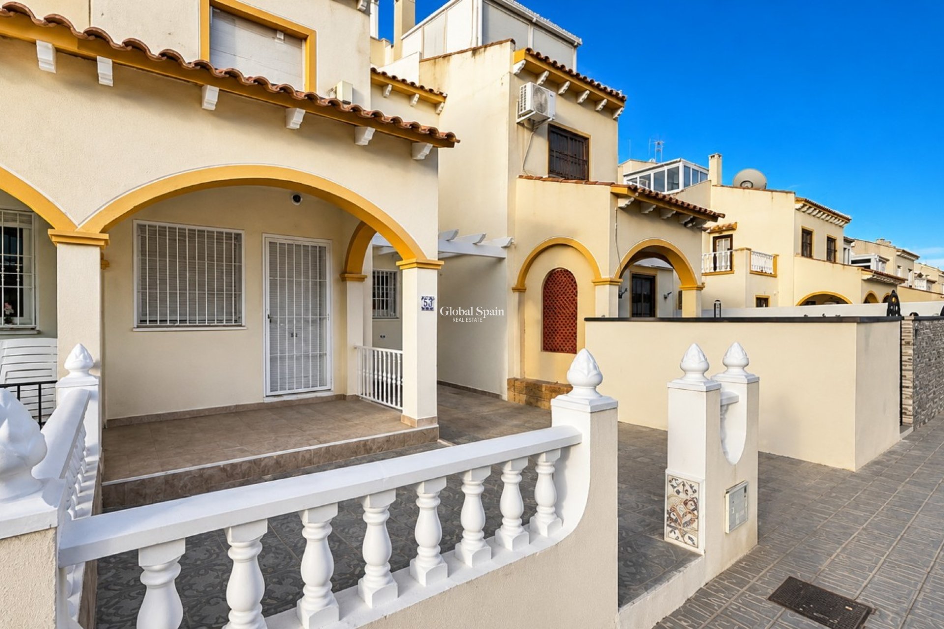 Resale - HOUSE -
ORIHUELA COSTA - Costa Blanca