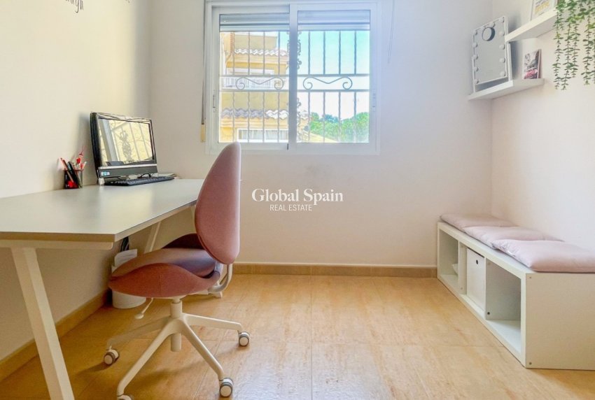 Resale - HOUSE -
ORIHUELA COSTA - Costa Blanca