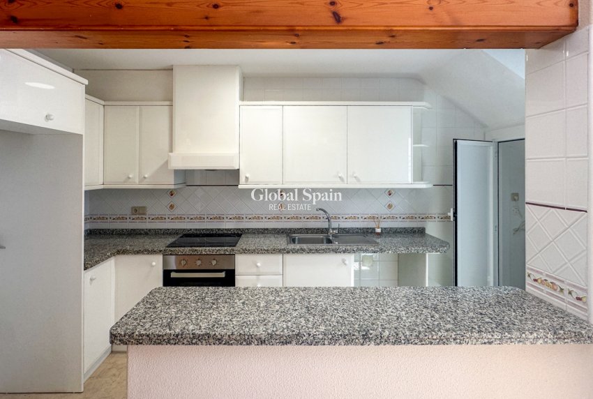 Resale - HOUSE -
ORIHUELA COSTA - Costa Blanca