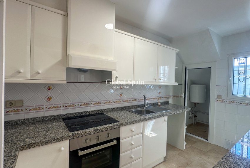 Resale - HOUSE -
ORIHUELA COSTA - Costa Blanca