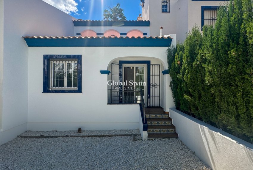 Resale - HOUSE -
ORIHUELA COSTA - Costa Blanca