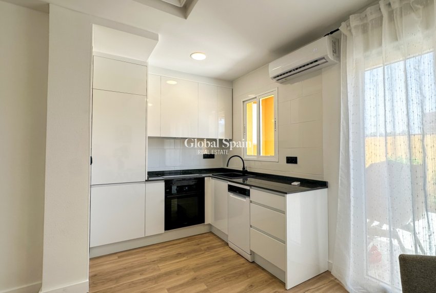 Resale - HOUSE -
ORIHUELA COSTA - Costa Blanca