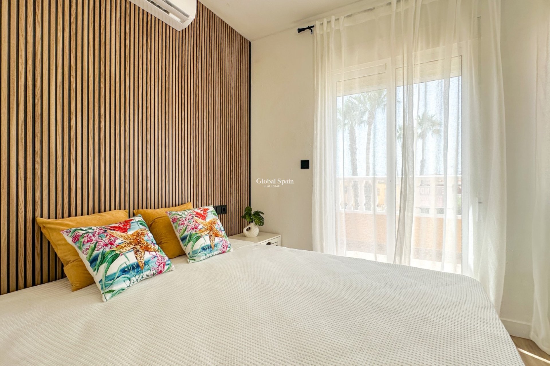 Resale - HOUSE -
ORIHUELA COSTA - Costa Blanca
