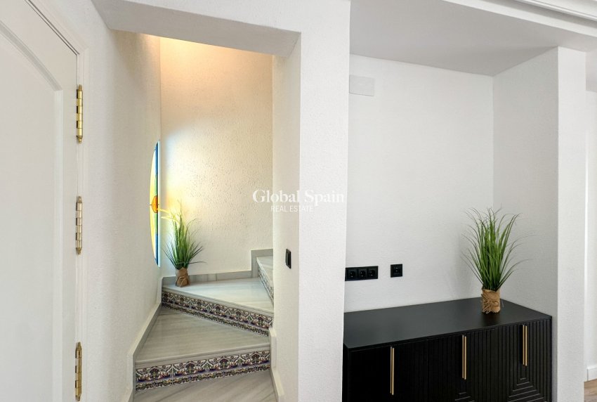 Resale - HOUSE -
ORIHUELA COSTA - Costa Blanca