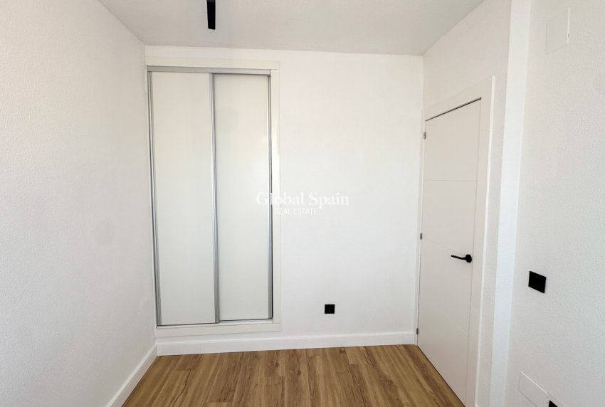 Resale - HOUSE -
ORIHUELA COSTA - Costa Blanca