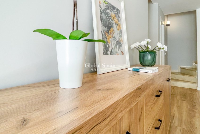 Resale - HOUSE -
ORIHUELA COSTA - Costa Blanca