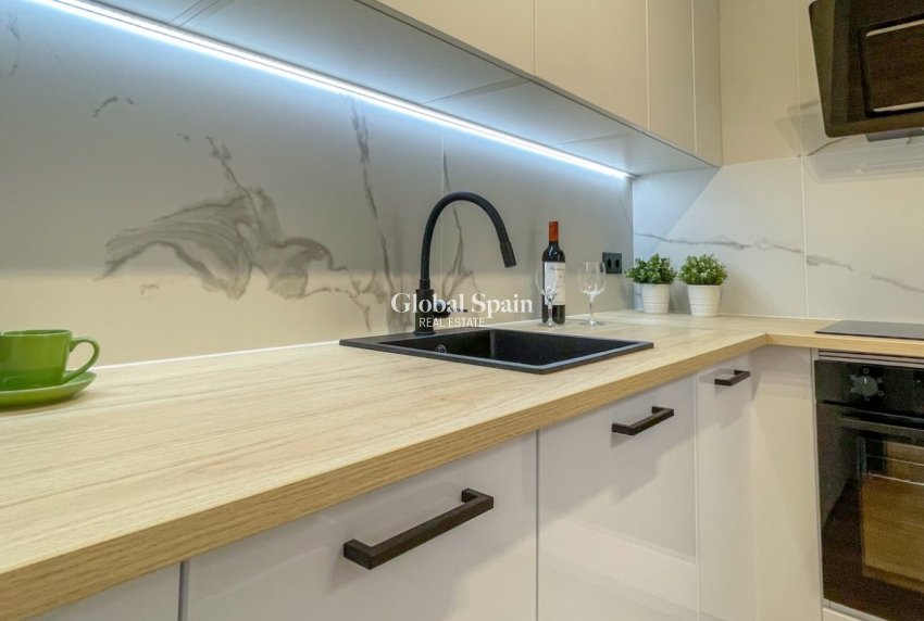 Resale - HOUSE -
ORIHUELA COSTA - Costa Blanca