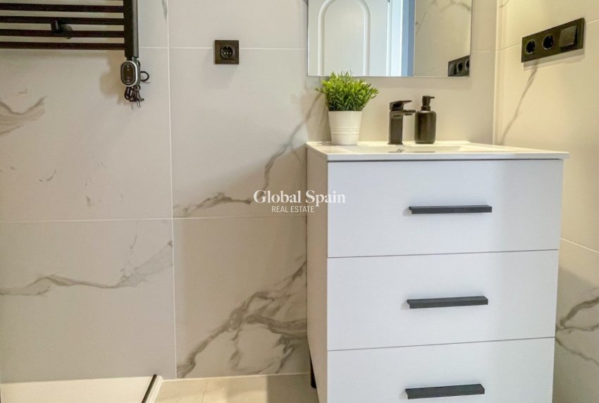 Resale - HOUSE -
ORIHUELA COSTA - Costa Blanca