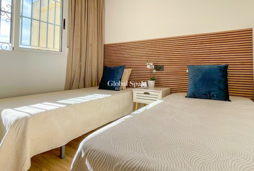 Resale - HOUSE -
ORIHUELA COSTA - Costa Blanca