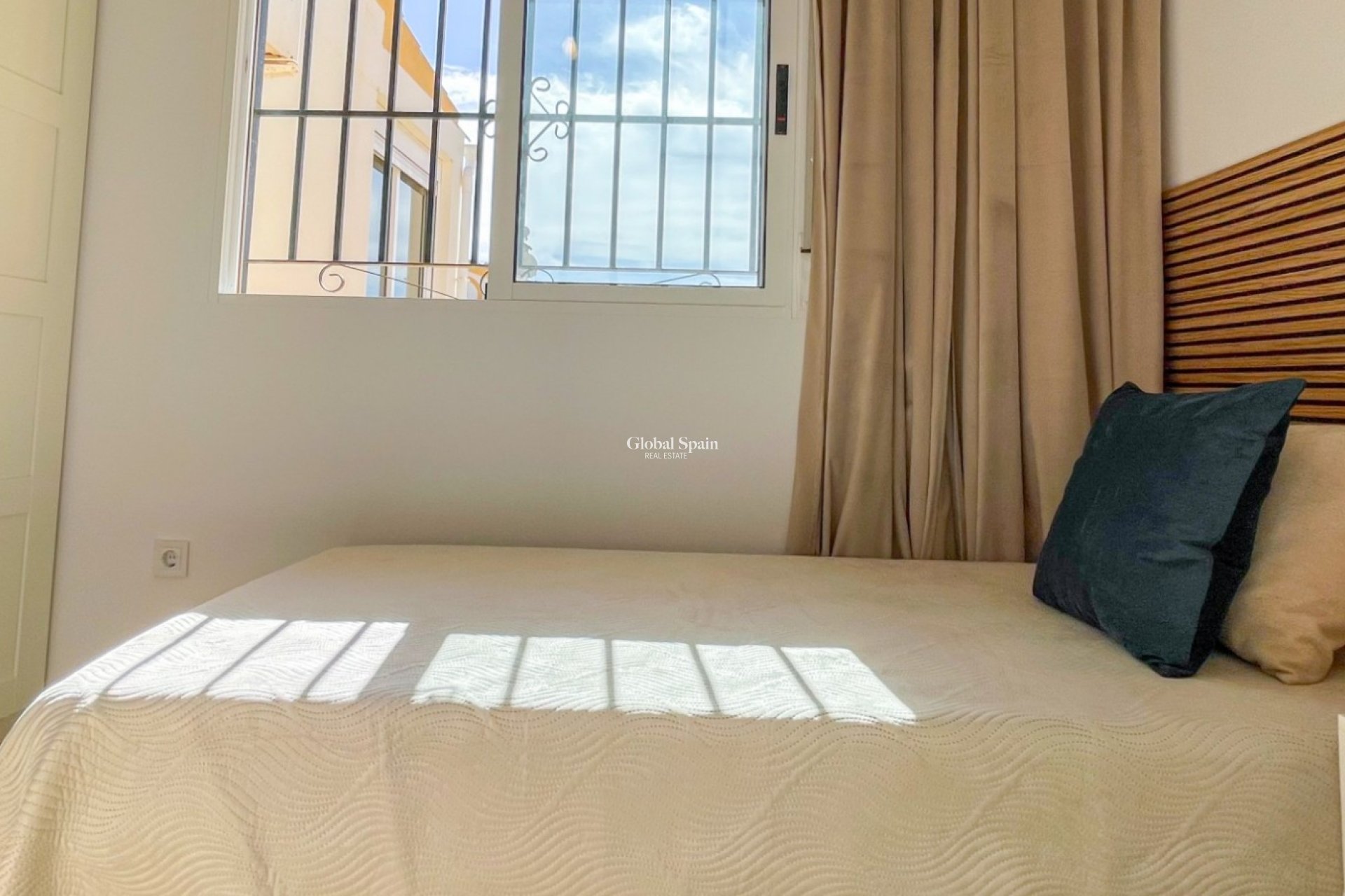 Resale - HOUSE -
ORIHUELA COSTA - Costa Blanca