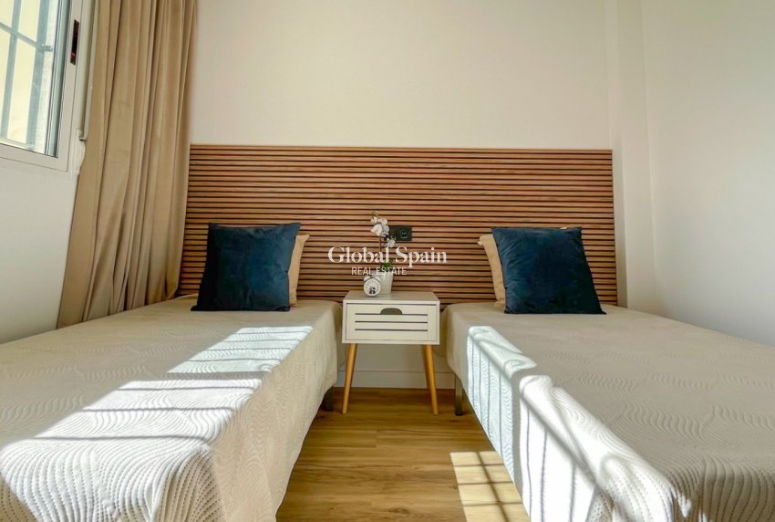 Resale - HOUSE -
ORIHUELA COSTA - Costa Blanca