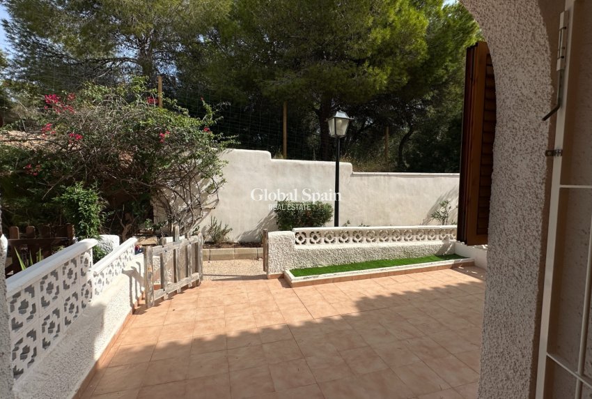Resale - HOUSE -
ORIHUELA COSTA - Costa Blanca