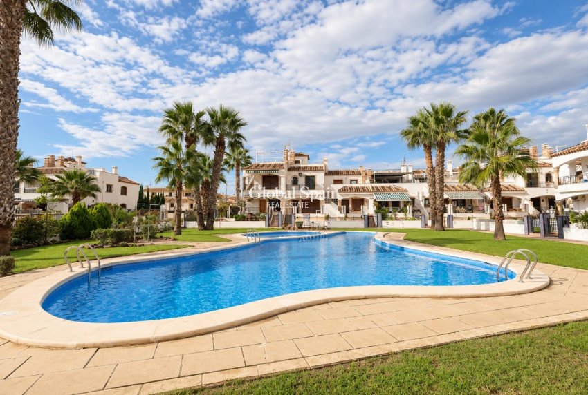 Resale - HOUSE -
ORIHUELA COSTA - Costa Blanca