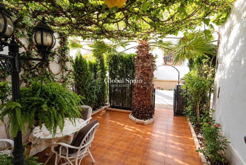 Resale - HOUSE -
ORIHUELA COSTA - Costa Blanca
