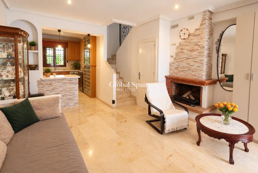 Resale - HOUSE -
ORIHUELA COSTA - Costa Blanca