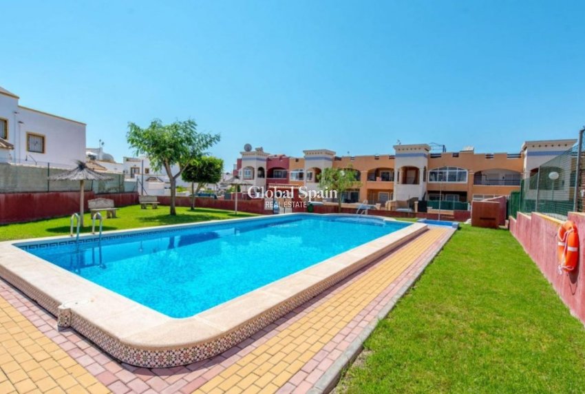Resale - House -
ORIHUELA COSTA - Dream Hills