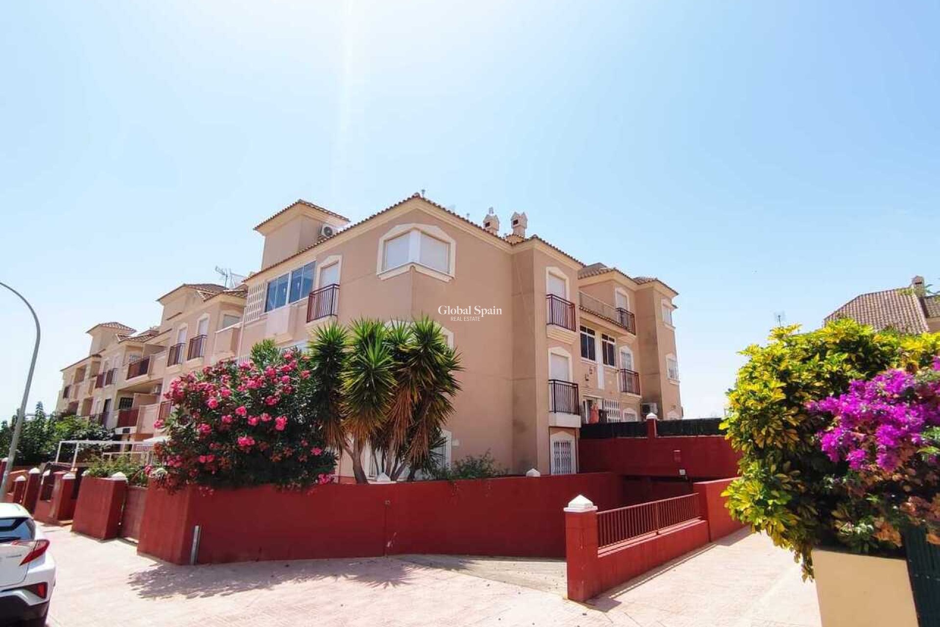 Resale - HOUSE -
ORIHUELA COSTA - Inland