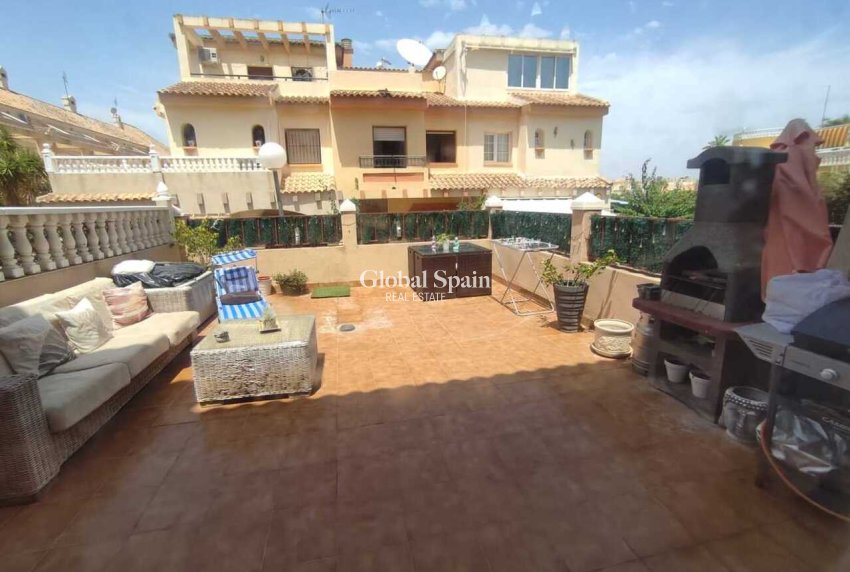 Resale - HOUSE -
ORIHUELA COSTA - Inland