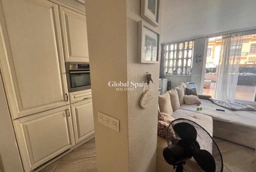 Resale - HOUSE -
ORIHUELA COSTA - Inland