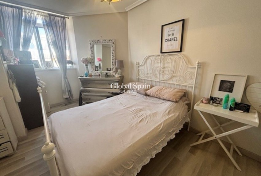 Resale - HOUSE -
ORIHUELA COSTA - Inland