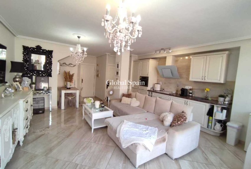 Resale - HOUSE -
ORIHUELA COSTA - Inland