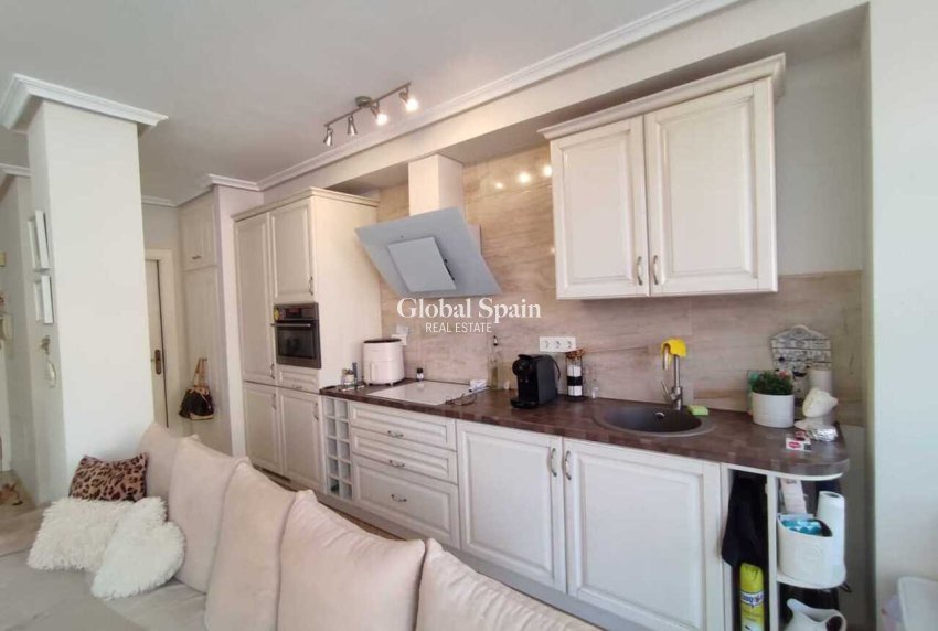 Resale - HOUSE -
ORIHUELA COSTA - Inland