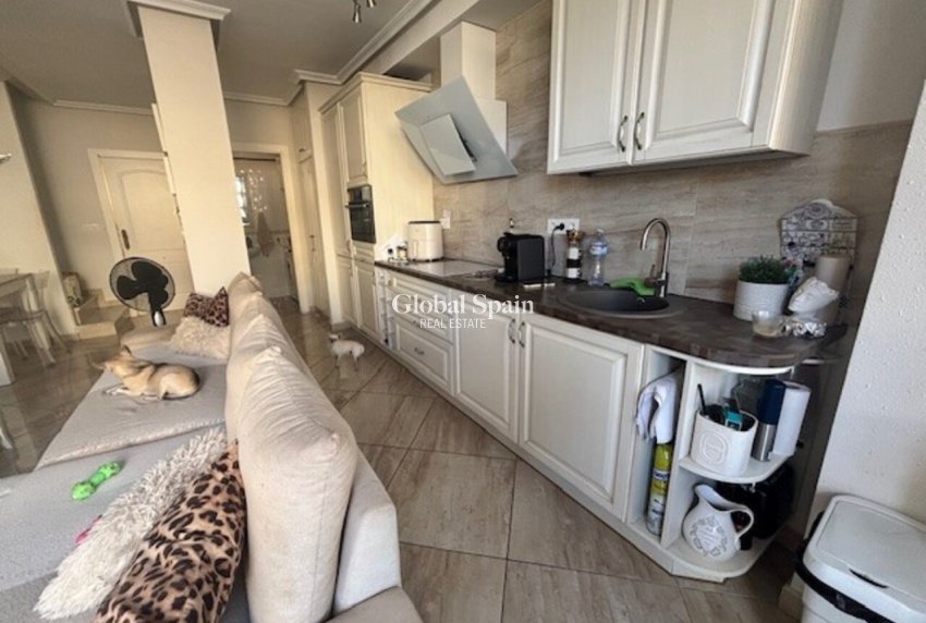 Resale - HOUSE -
ORIHUELA COSTA - Inland