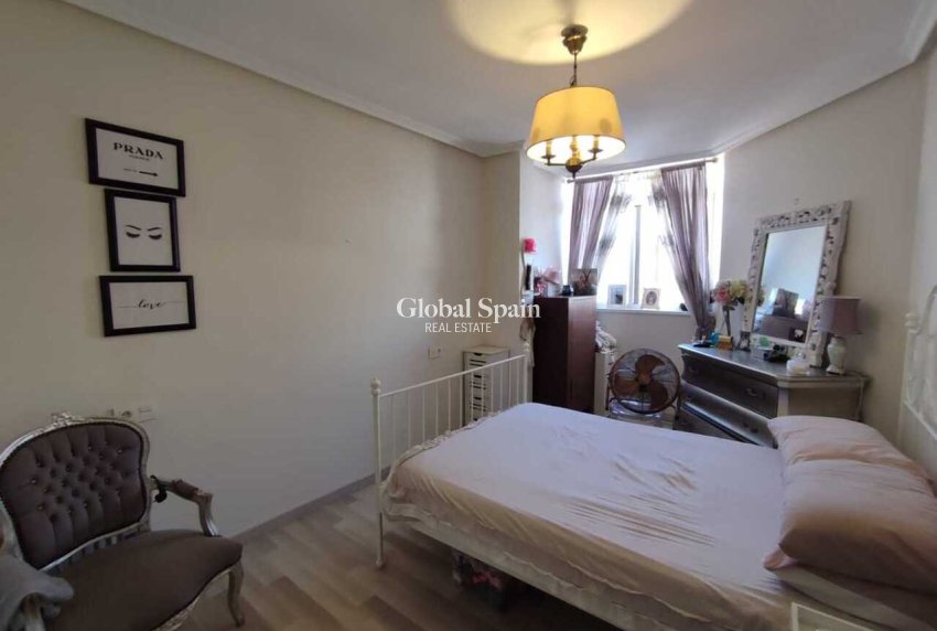 Resale - HOUSE -
ORIHUELA COSTA - Inland