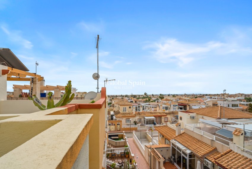 Resale - HOUSE -
ORIHUELA COSTA - Inland