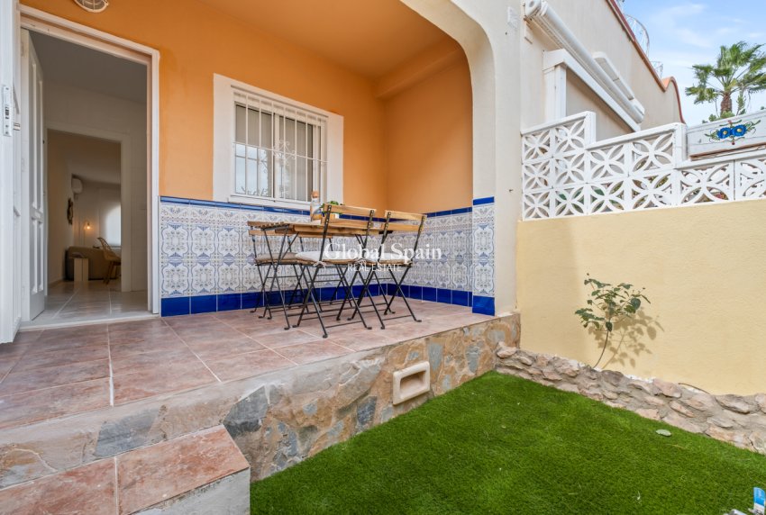 Resale - HOUSE -
ORIHUELA COSTA - Inland