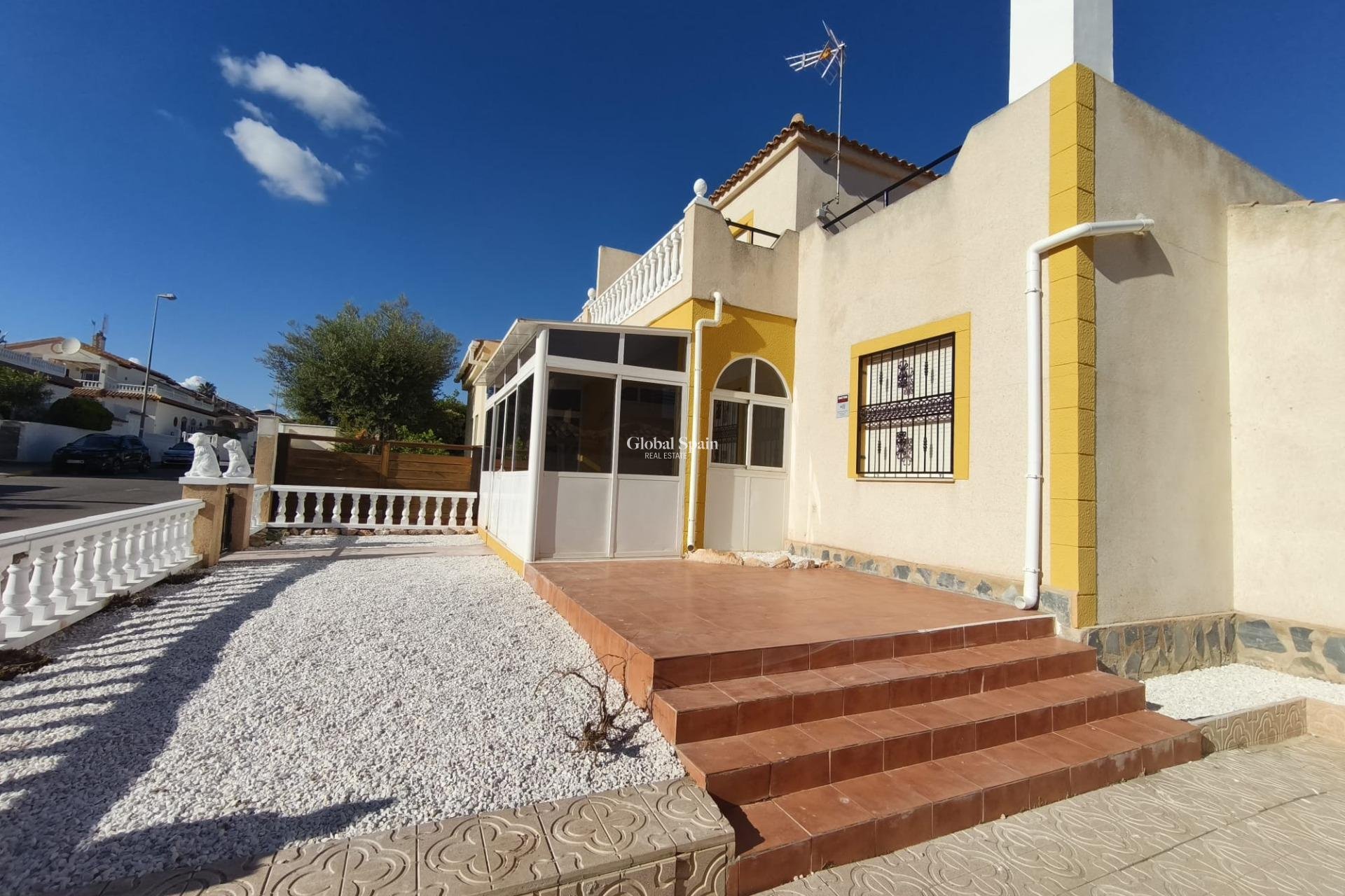 Resale - HOUSE -
ORIHUELA COSTA - La Ceñuela